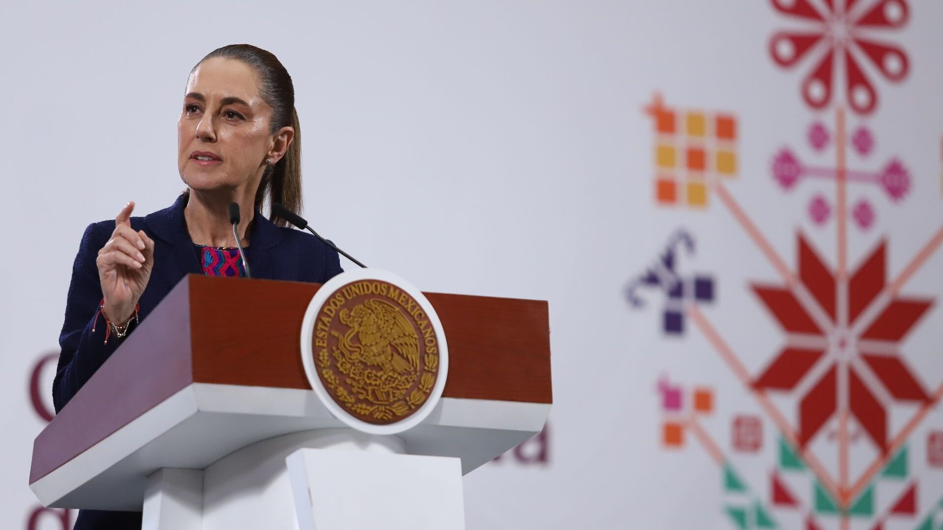 Sheinbaum rechaza prohibición de lenguaje inclusivo en escuelas de Chihuahua
