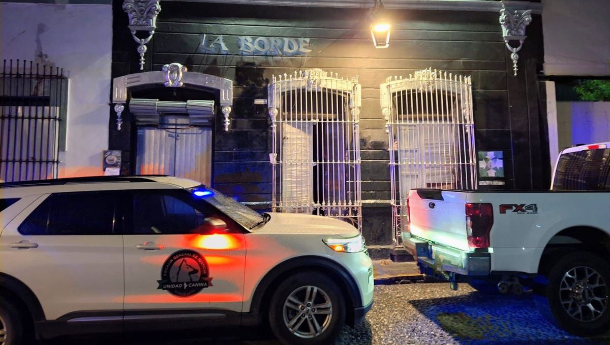 En el sitio se concentraron agentes investigadores que ingresaron al inmueble para asegurar evidencias y Policías de Monterrey resguardaron. Especial