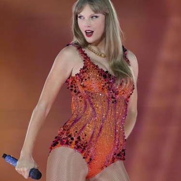 Swift confirmó que fue contactada por el equipo de Jay-Z para el Halftime Show, pero prioriza su apoyo a Kelce antes que la actuación.