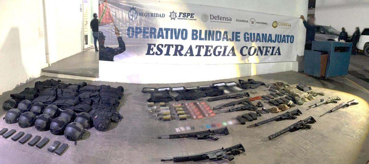 Armas, cartuchos y chalecos asegurados por fuerzas federales en operativo en Guanajuato | Especial