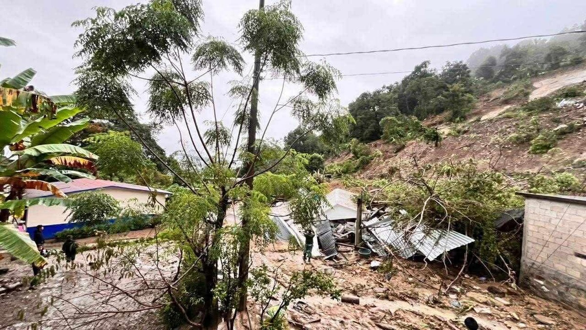 Cerro se derrumba en la localidad de Joquela. (Cortesía)
