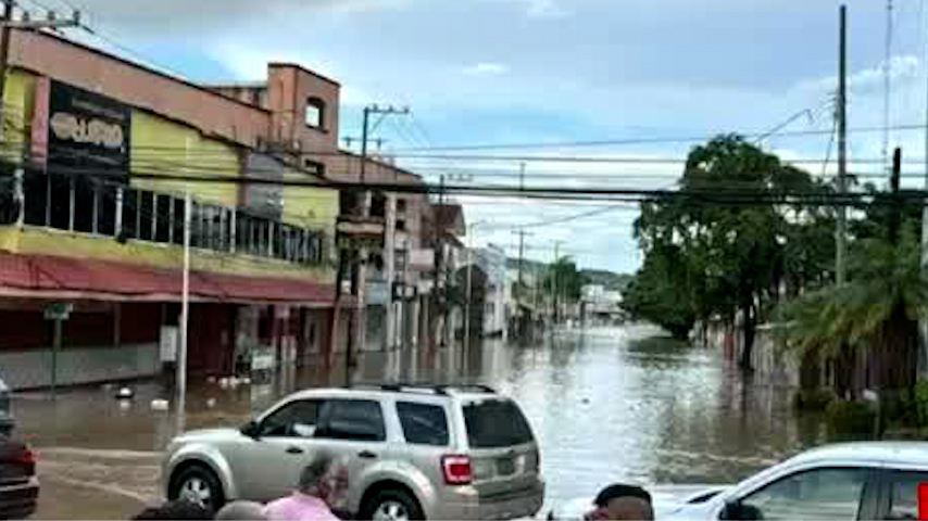 Inundaciones en Veracruz dejan un muerto, policía fallece auxiliando a civiles