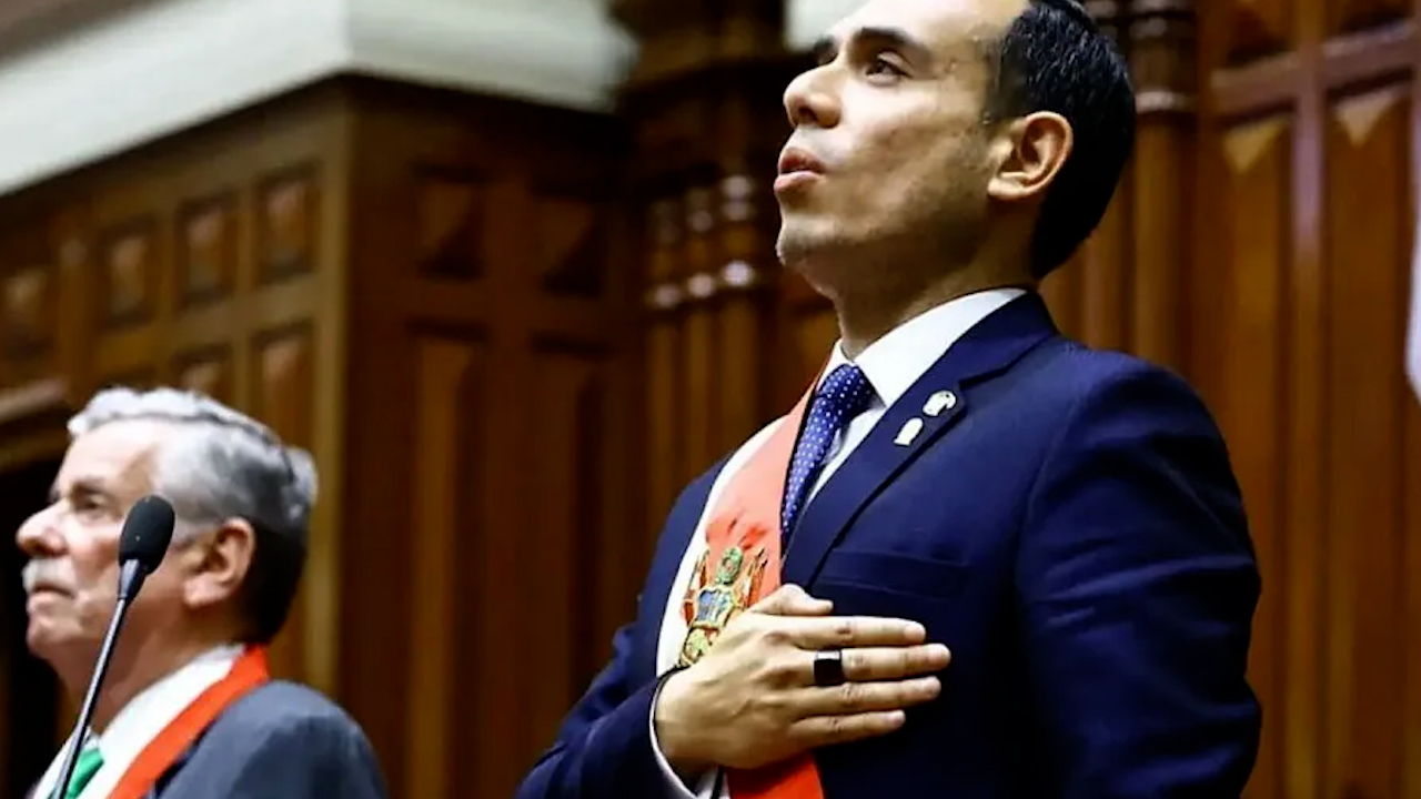 José Jerí asume presidencia interina de Perú tras destitución de Boluarte