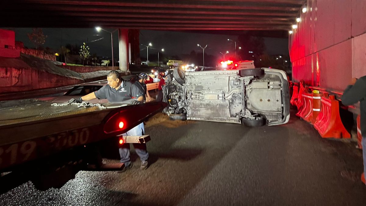 Personal de Movilidad de Monterrey acudió para realizar los trabajos correspondientes. Édgar Plata