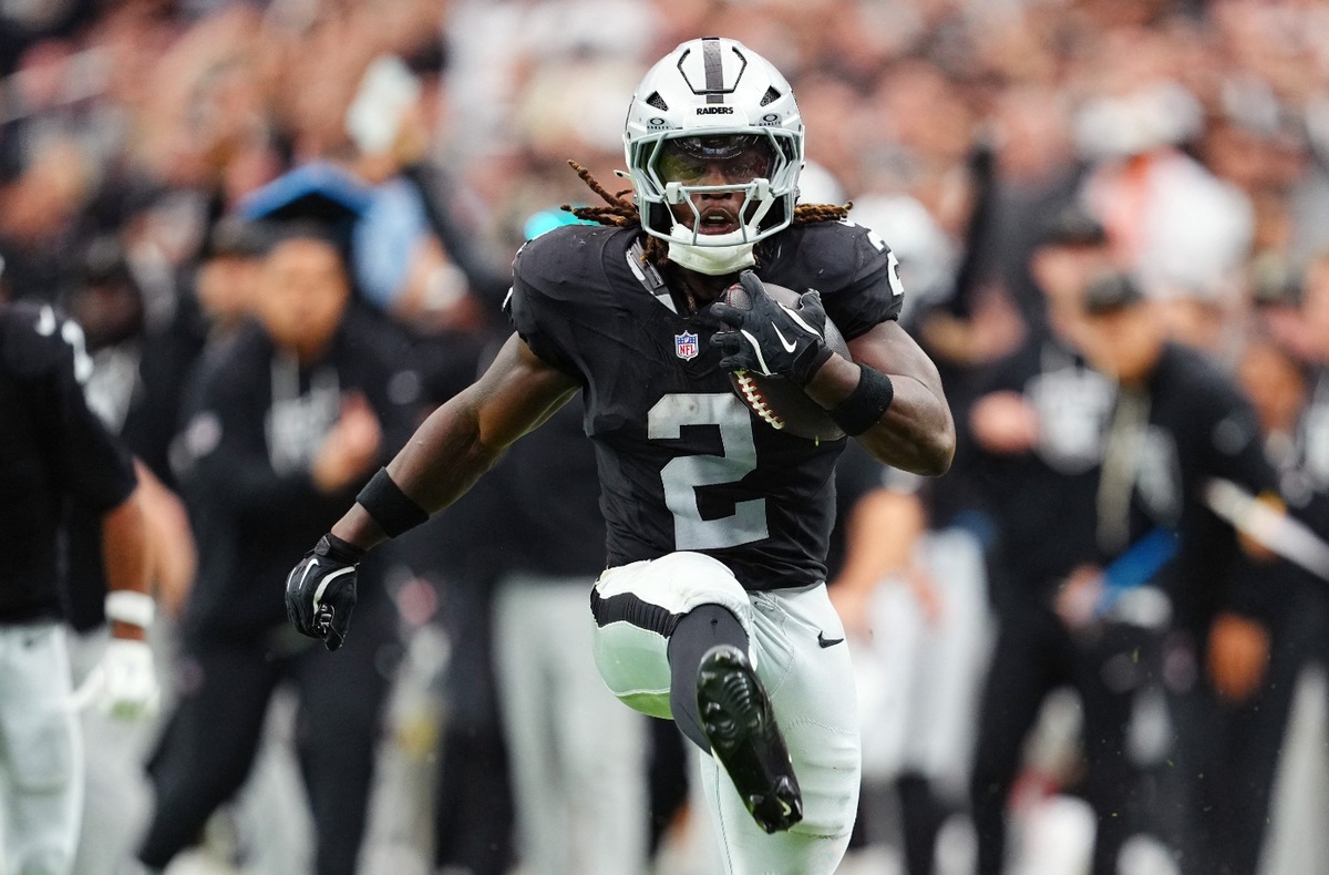 Raiders y Titans se enfrentan en un partido protagonizado por las jóvenes figuras (AFP)