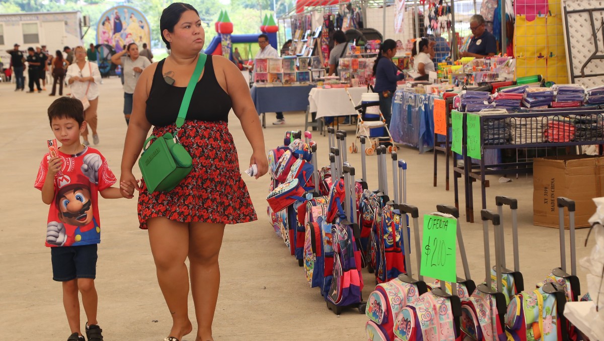 Venta de útiles escolares en Tampico. (Yazmín Sánchez)