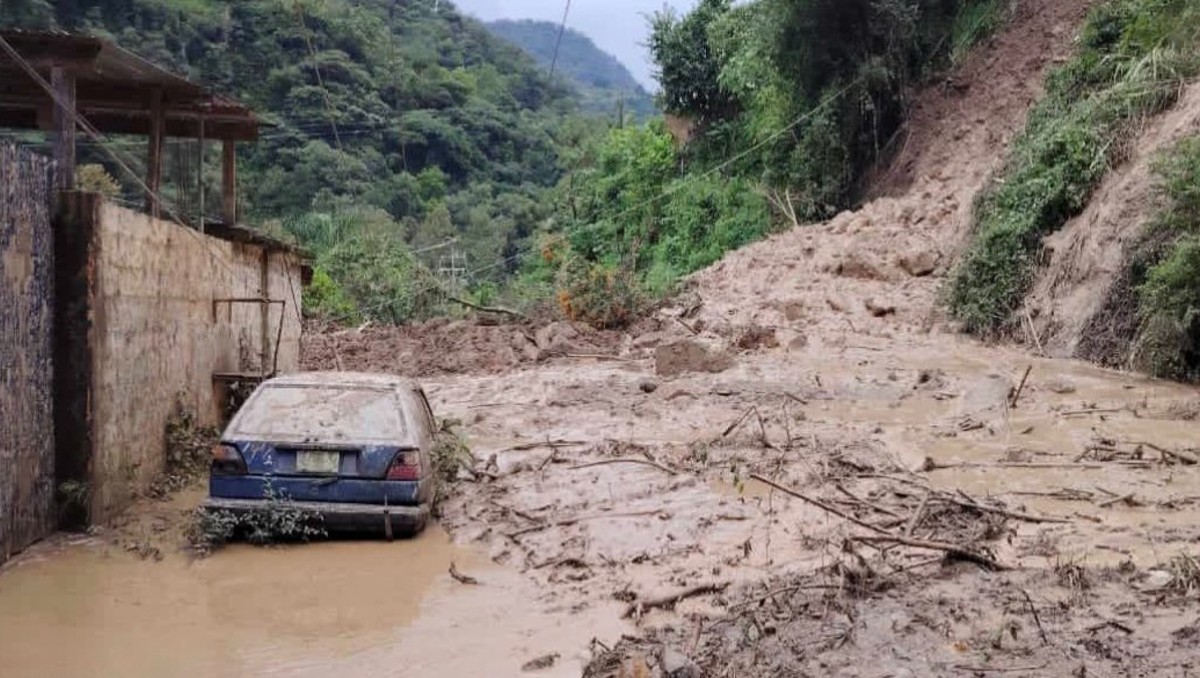 No hay acceso hacia San Bartolo Tutotepec debido a las fuertes lluvias. (Cortesía)