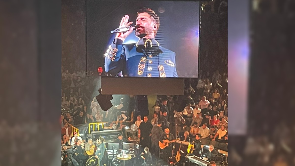 Alejandro Fernández dio el primero de dos conciertos en el Palenque de Fiestas de Octubre (Diego Miranda)