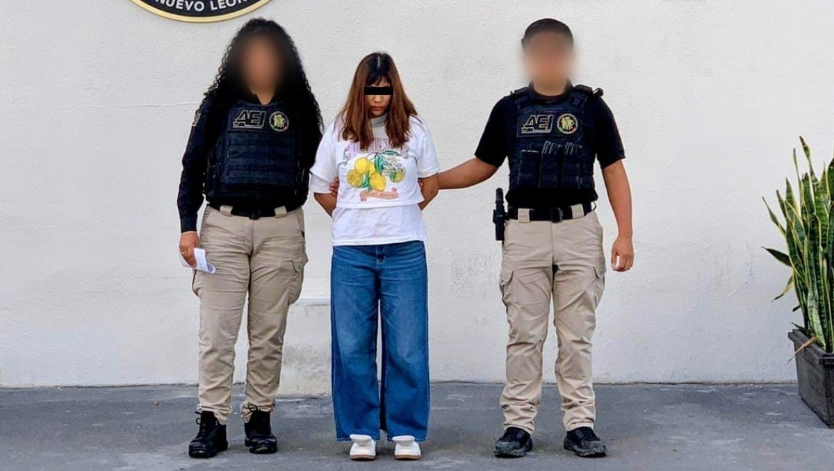 Jenideth "N" es acusada de suministrar gotas en una bebida a un hombre para sedarlo y robarle sus pertenencias. Foto: Especial