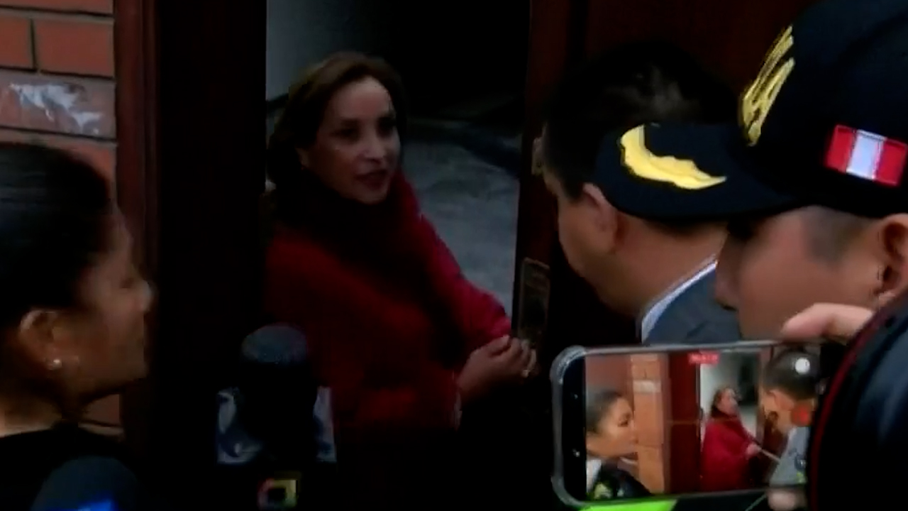 Reaparece "Dina Boluarte" tras su destitución declarando que no tiene intenciones de abandonar Perú