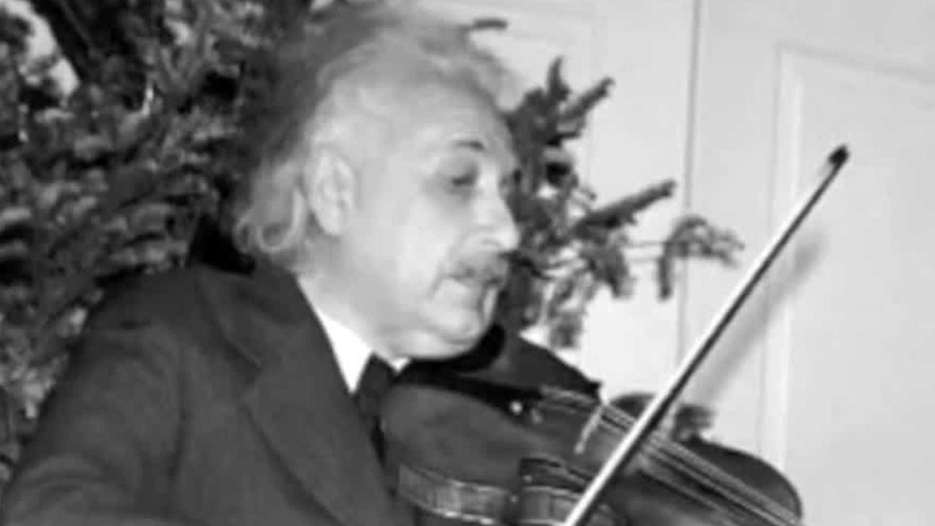 El violín de Albert Einstein se vende en subasta por más de 1 millón de libras