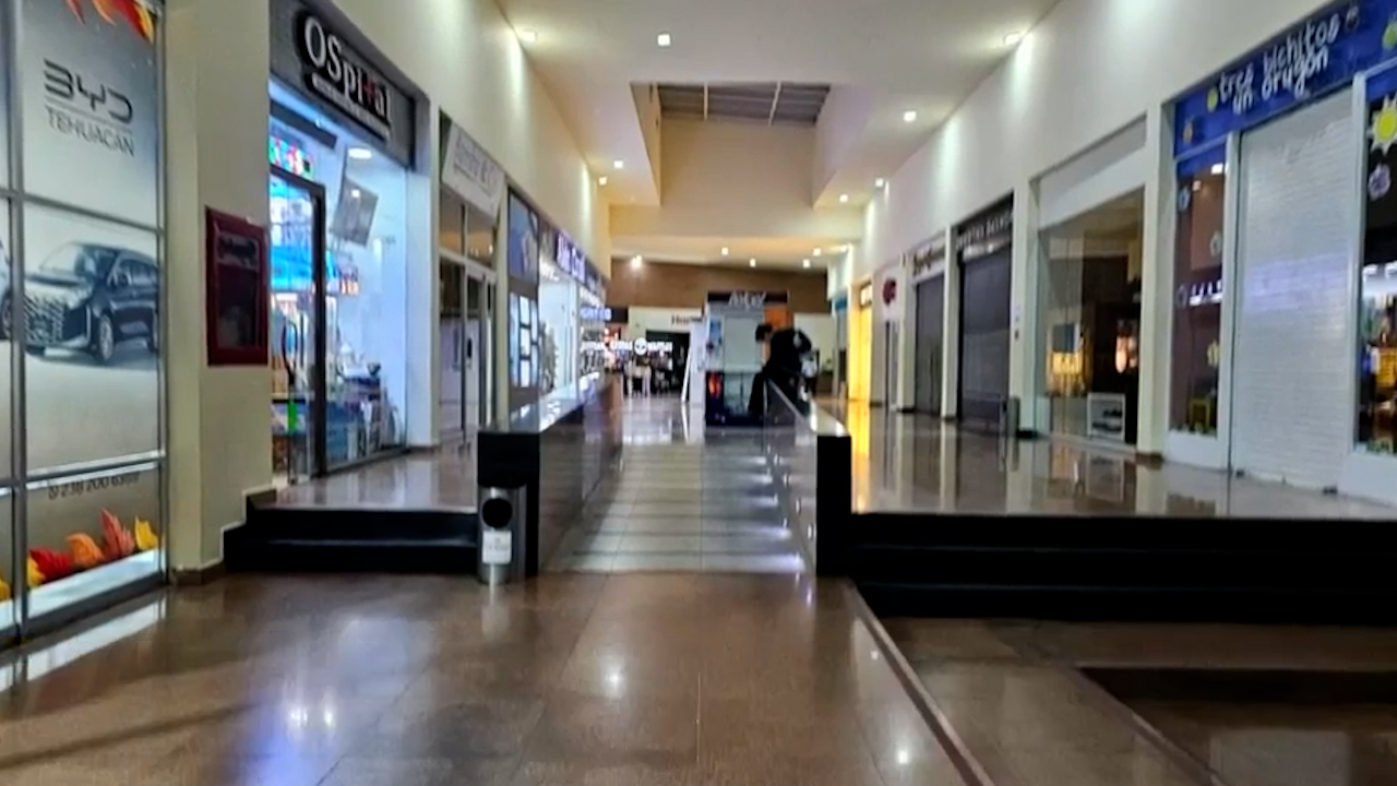 Asaltan joyería a mano armada en plaza comercial de Tehuacán