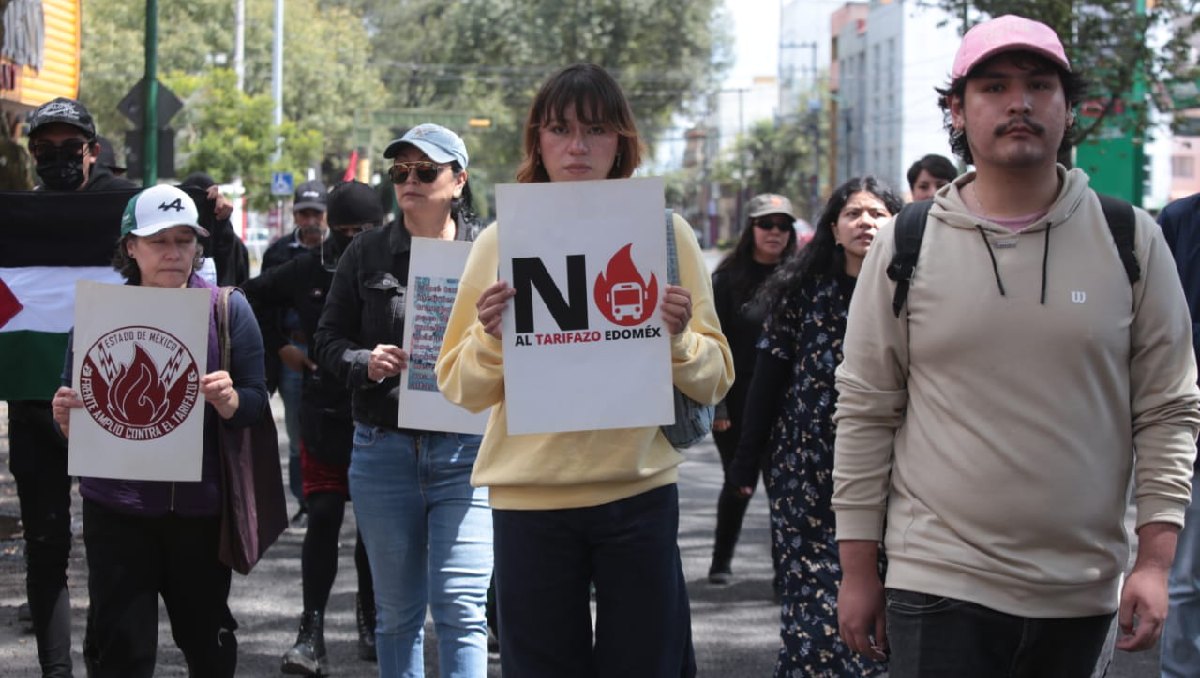 Aseguran que con el aumento al pasaje aún van a seguir pagando un transporte público deficiente. Foto: (Tania Contreras)