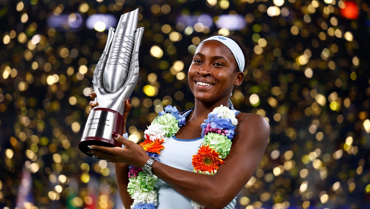 Coco Gauff levanta el trofeo de Wuhan Open tras vencer a Jessica Pegula (Reuters)