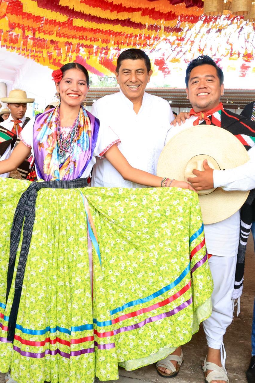 El Gobernador Salomón Jara Cruz hizo un reconocimiento a las cocineras y cocineros tradicionales | Cortesía.