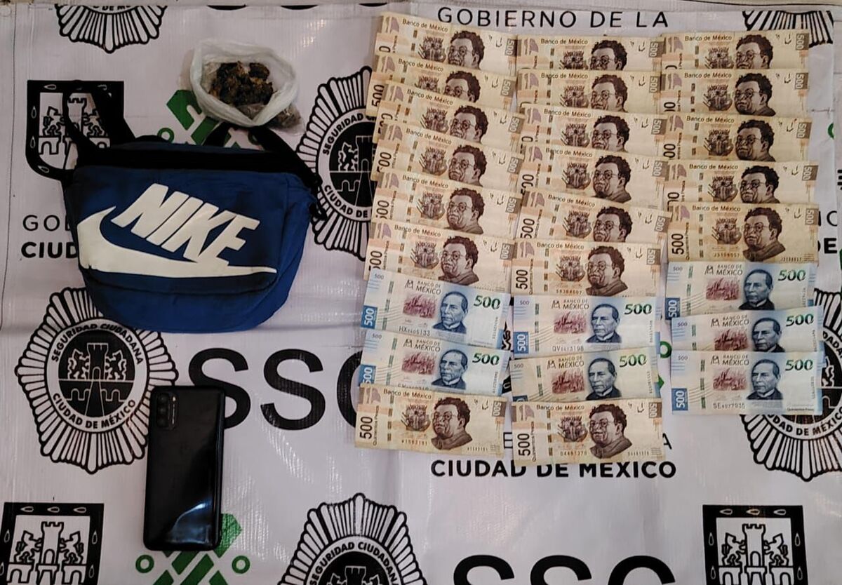 El hombre fue arrestado en la alcaldía Cuauhtémoc; portaba droga y dinero en efectivo. | Especial