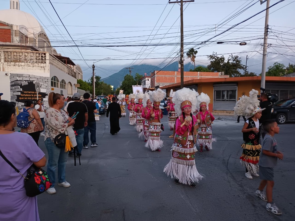 El señor Antonio Reyna indicó que ha compartido esta tradición con cuatro generaciones. Foto: Lolita Lastra