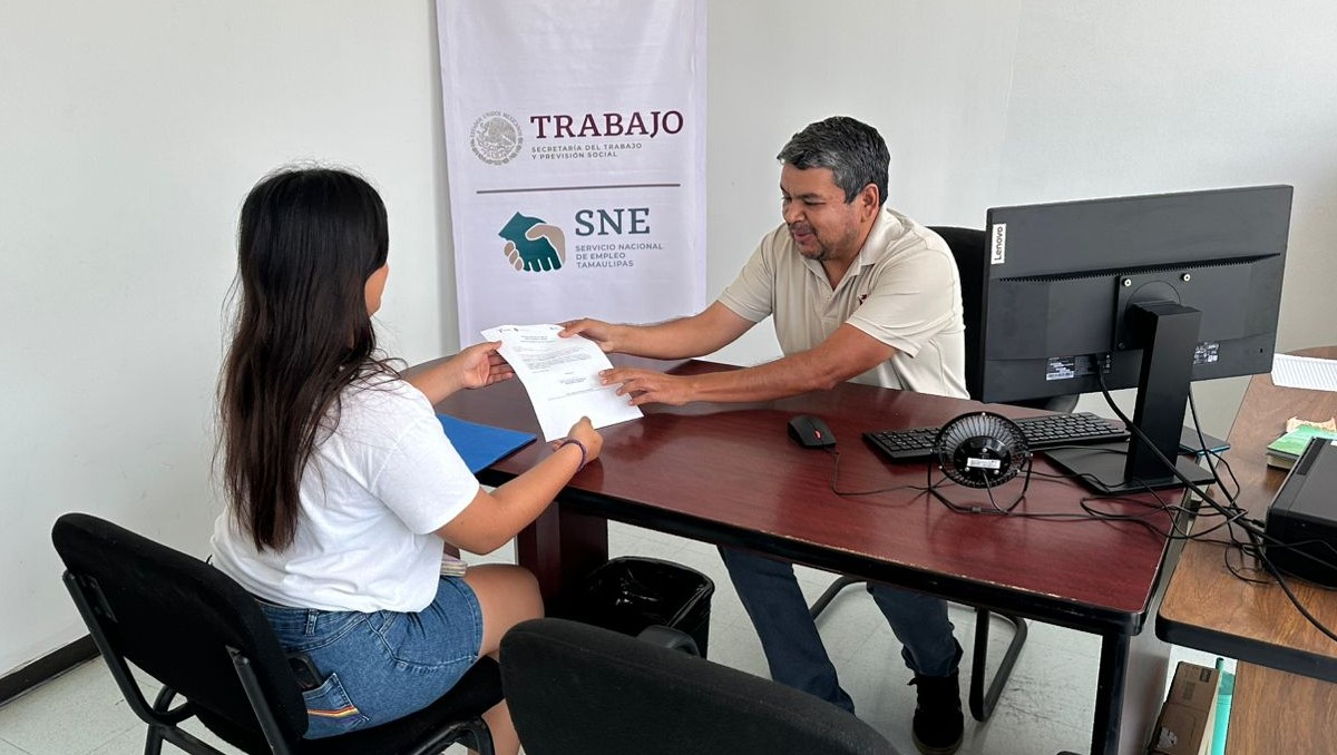 Buscadores de empleo en las oficinas de la SNE Tamaulipas.