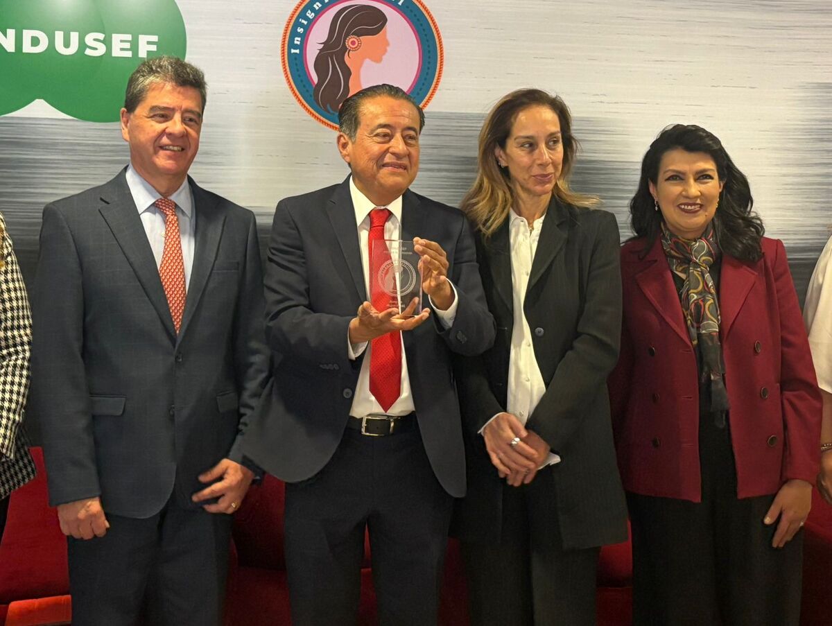 Condusef otorgó a Banorte la 'Insignia Sáasil', por desarrollar un producto financiero con perspectiva de género. | Especial