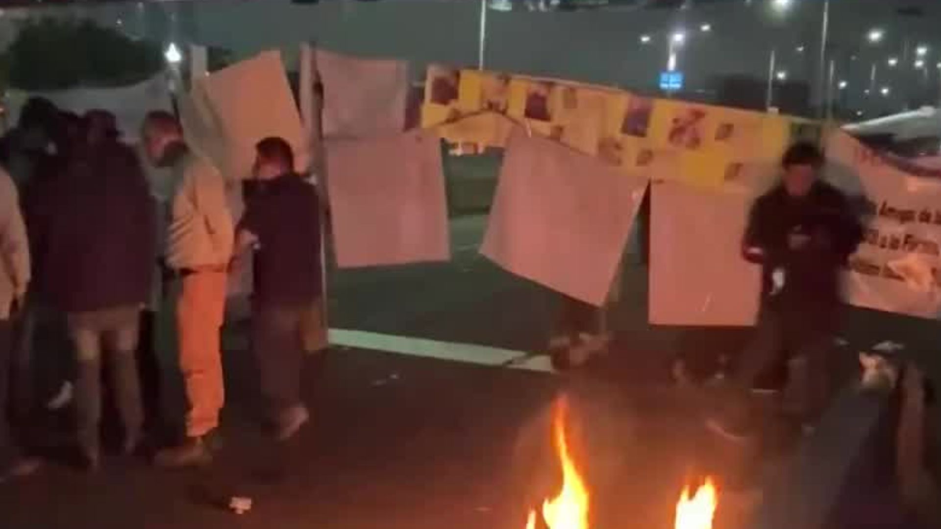 Continúa el bloqueo en Periférico Norte por la desaparición de Kimberly Moya