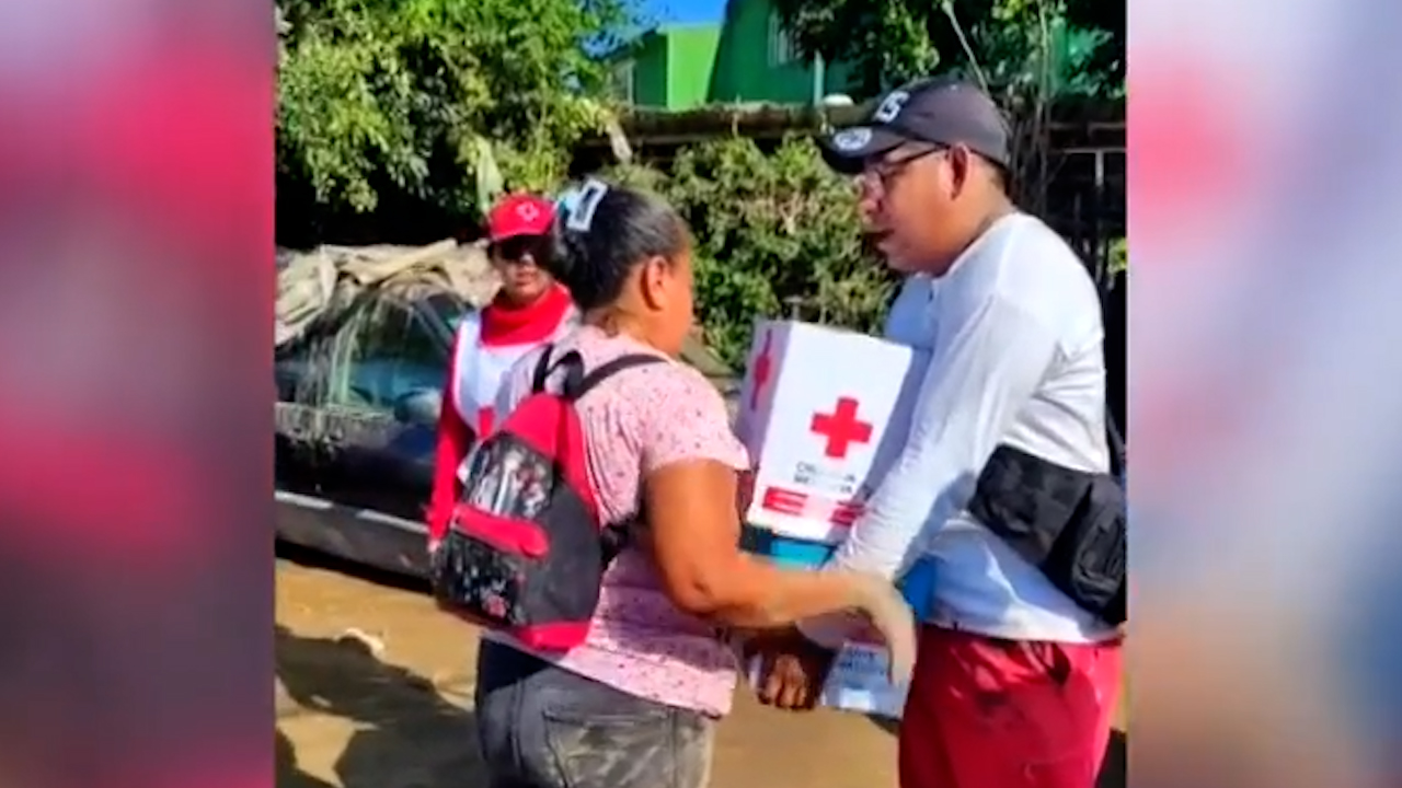 Cruz Roja distribuye ayuda en estados afectados por lluvias