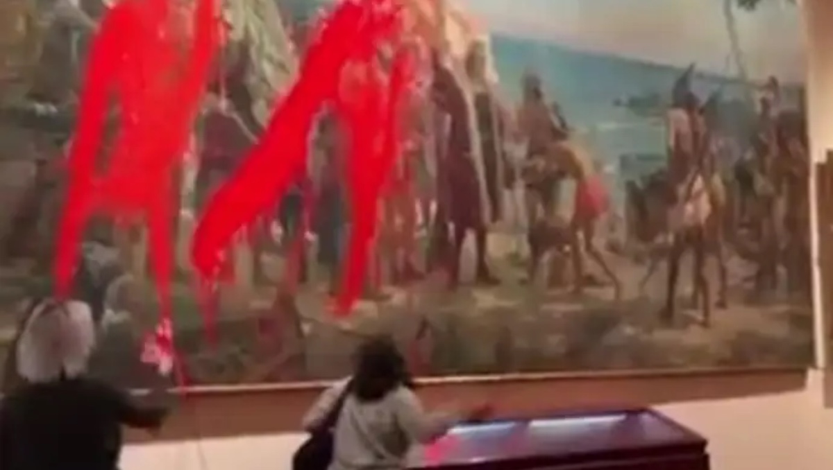 Cuadro de Cristóbal Colón manchado de pintura | ESPECIAL