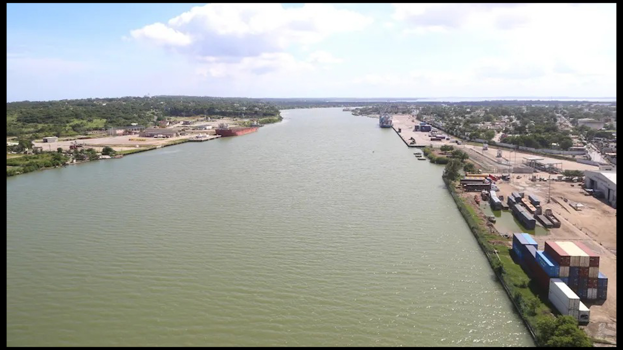 Desalojo de familias por desbordamiento del río Pánuco
