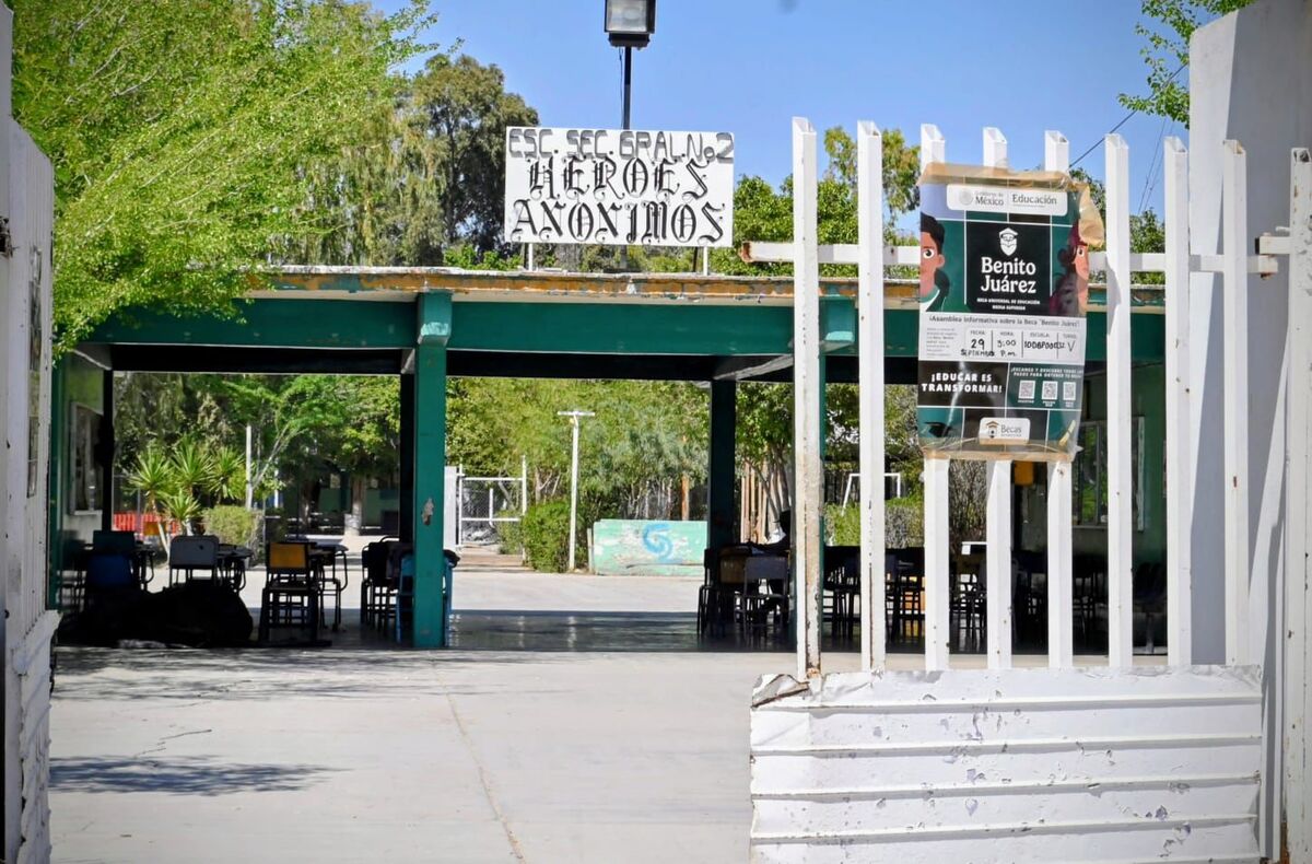 Escuela Secundaria 'Héroes Anónimos'. | Especial