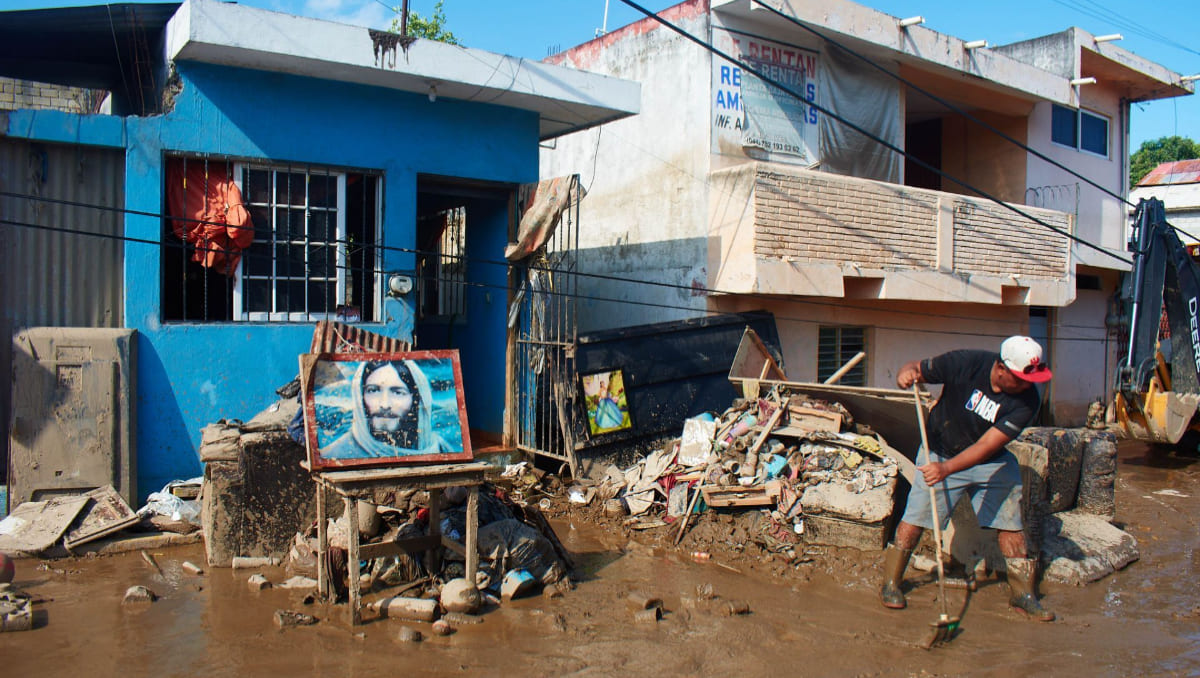 Habitantes de Veracruz comienzan los trabajos de limpieza | Cuartoscuro