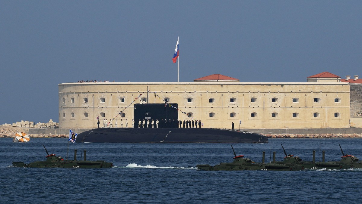 La OTAN aseguró "vigilar" el submarino, y adelantó que responderá a cualquier amenaza. | Reuters