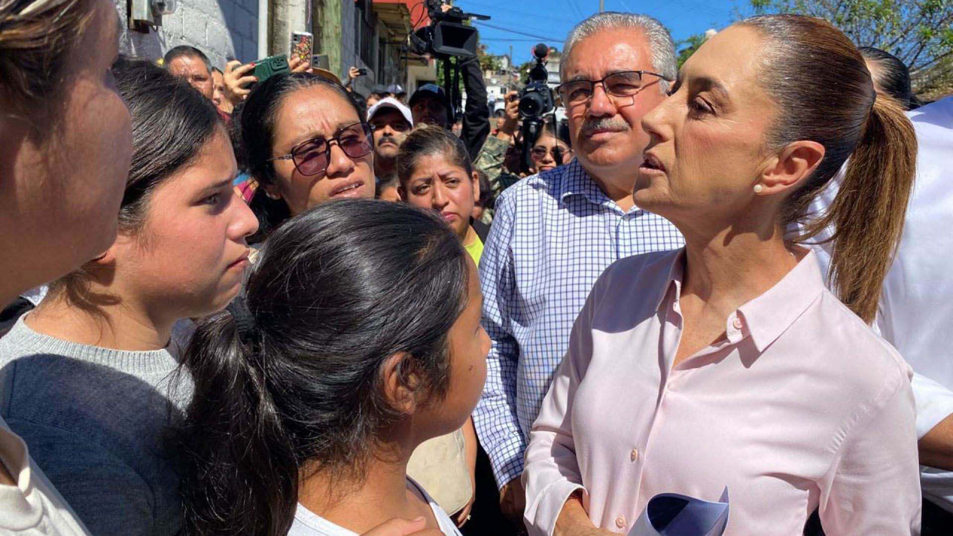 Sheinbaum aclara demanda de joven que la confrontó en Veracruz sobre lluvias; ¿Se gritaron?