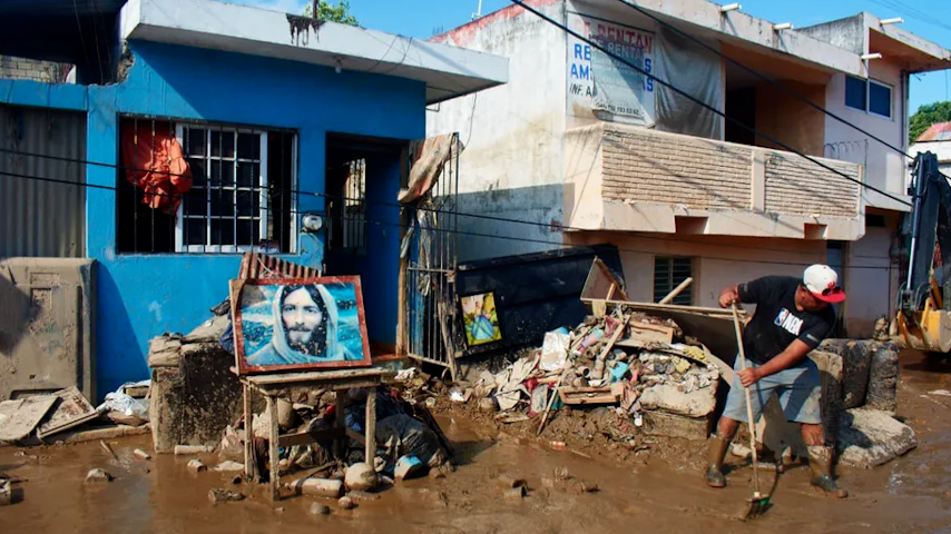 Veracruz enfrenta grave crisis por lluvias; 29 muertos y decenas de desaparecidos