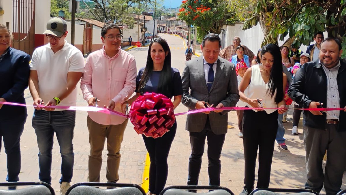 Alcaldesa Michelle Núñez Ponce entregó la avenida Toluca. Foto: (Especial)