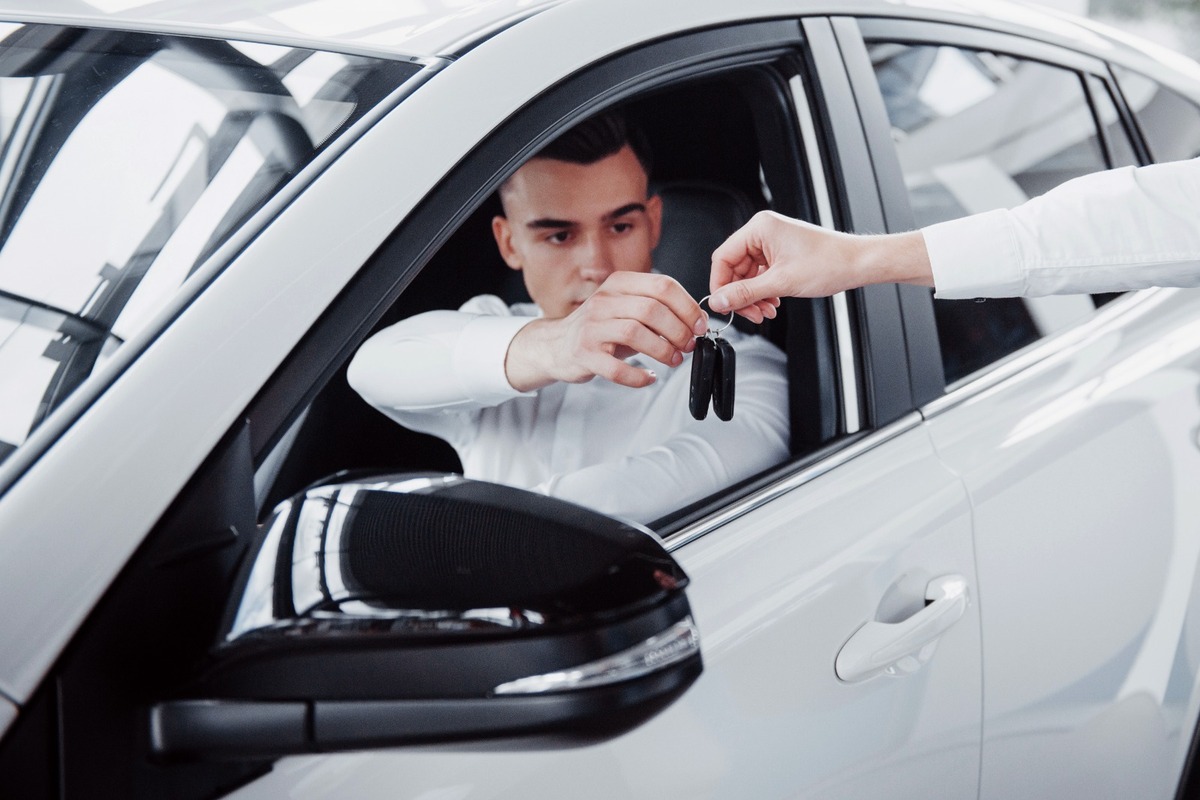 El arrendamiento vehicular es un plan de rentas, en el que puedes usar un auto a cambio de pagar rentas mensuales. | Freepik