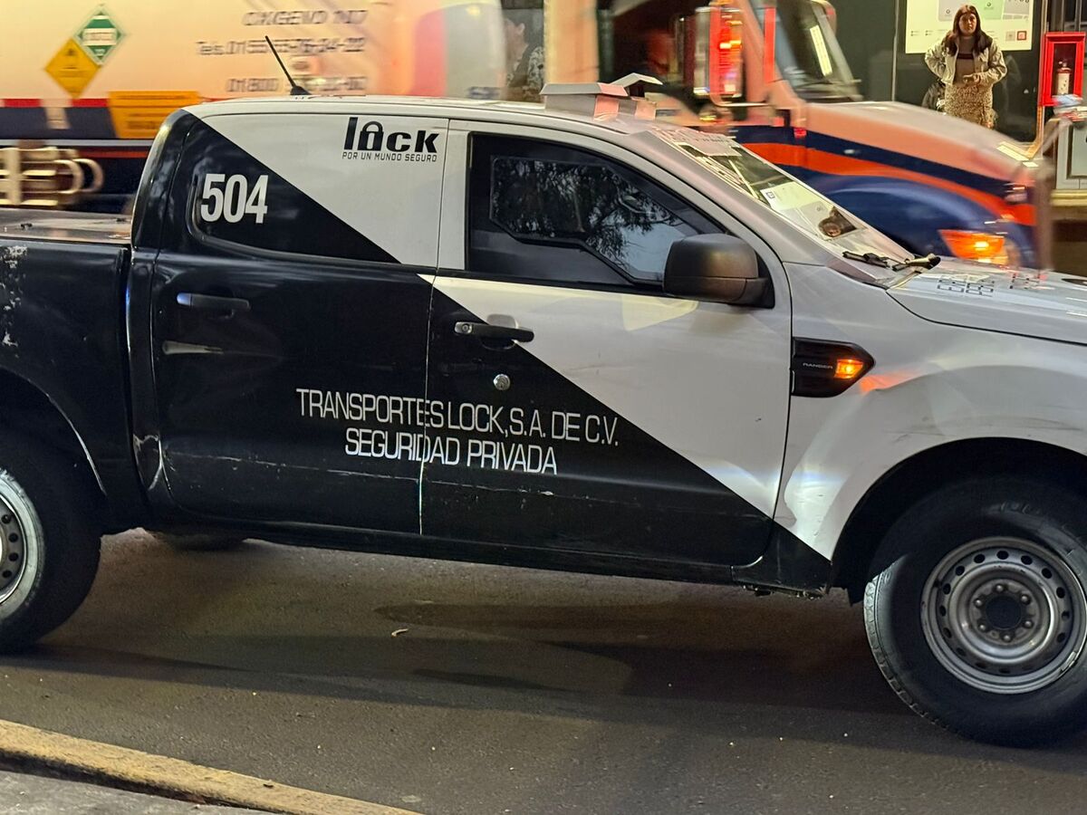 La camioneta pertenece a la empresa Transportes Lock. | Especial