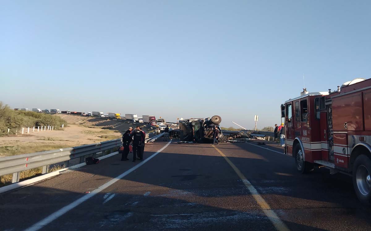 La caravana de tráileres intentaba salir de la región con rumbo a Tlaxcala. l Especial