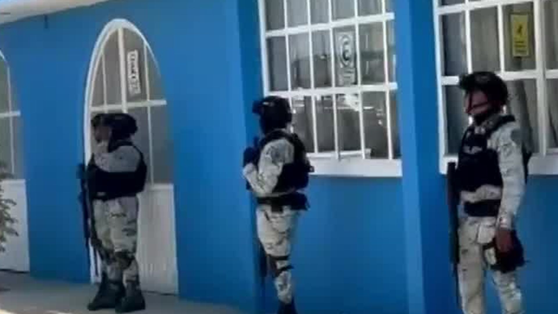 Dentro de una caja encuentran los restos de una persona en Oaxaca