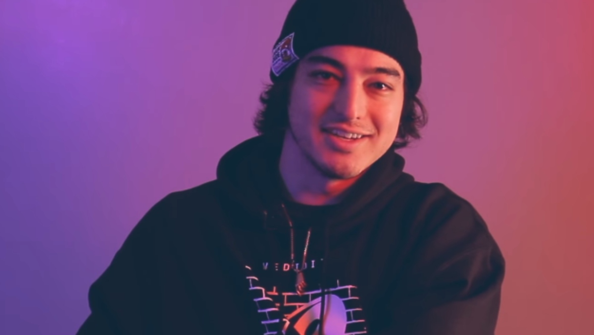Joji rompió dos años de silencio musical con el lanzamiento de su nuevo y experimental sencillo, 'PIXELATED KISSES'.