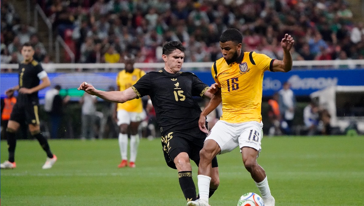 México mejora pero no pasa del empata con Ecuador en amistoso (Imago7)