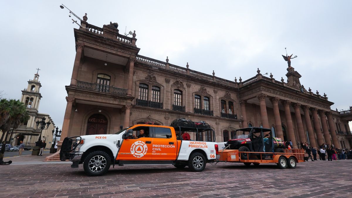 Sale de Monterrey convoy de apoyo humanitario hacia Veracruz tras las inundaciones | Jorge López
