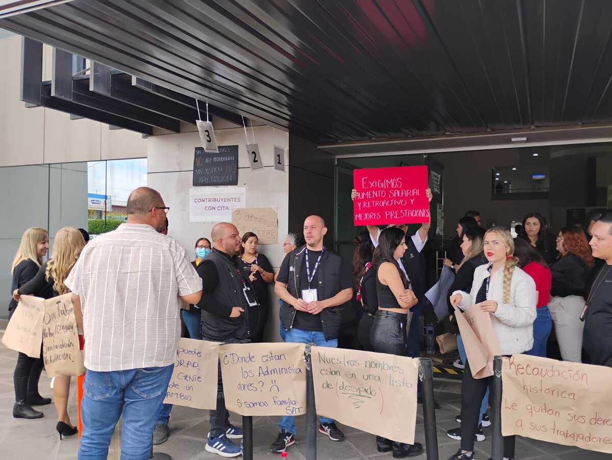 Trabajadores del SAT hicieron paro de labores. (Fátima Briceño)