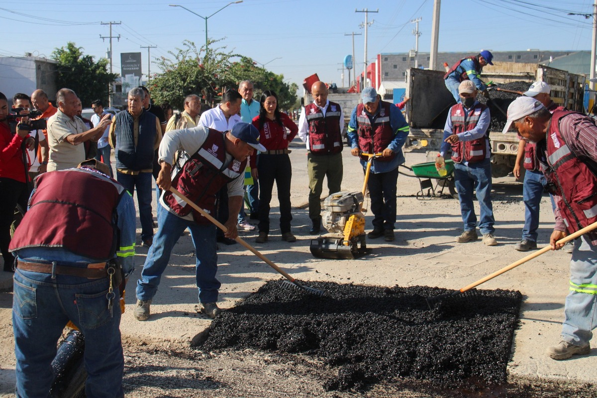 Betzabé Martínez Arango dio banderazo inicial del Programa de Bacheo Integral Permanente. | Rolando Riestra