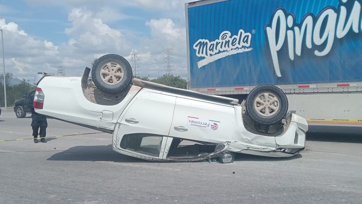 En el choque que dejó un muerto y siete lesionados participaron tres vehículos. Foto: Fernanda Pérez
