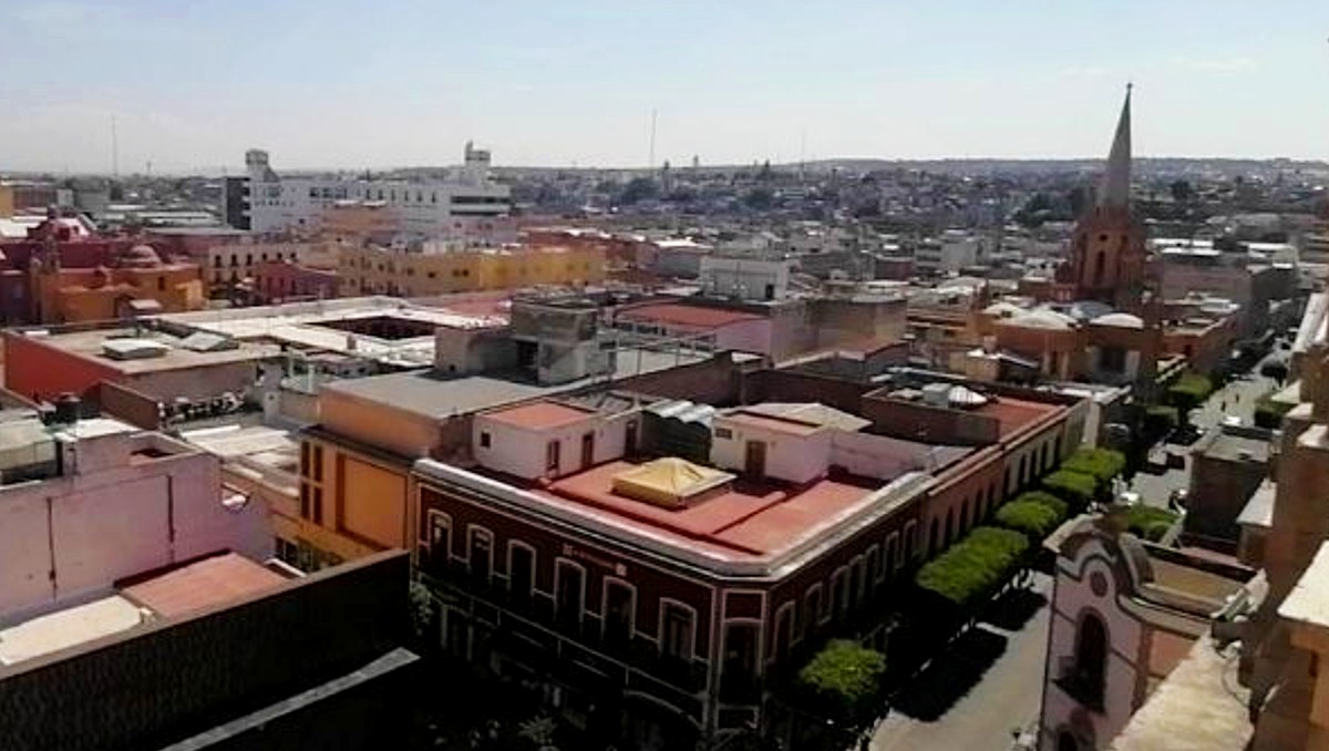 Corto circuito en el Centro de León provoca cierre vial | Especial