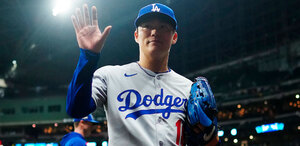 Dodgers vence a Brewers con juego de Yamamoto y se va arriba 2-0
