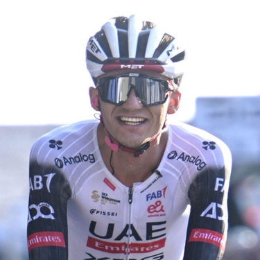 Isaac del Toro consiguió su victoria número 16 de la temporada luego de cruzar la meta en el primer lugar en el Giro del Veneto.