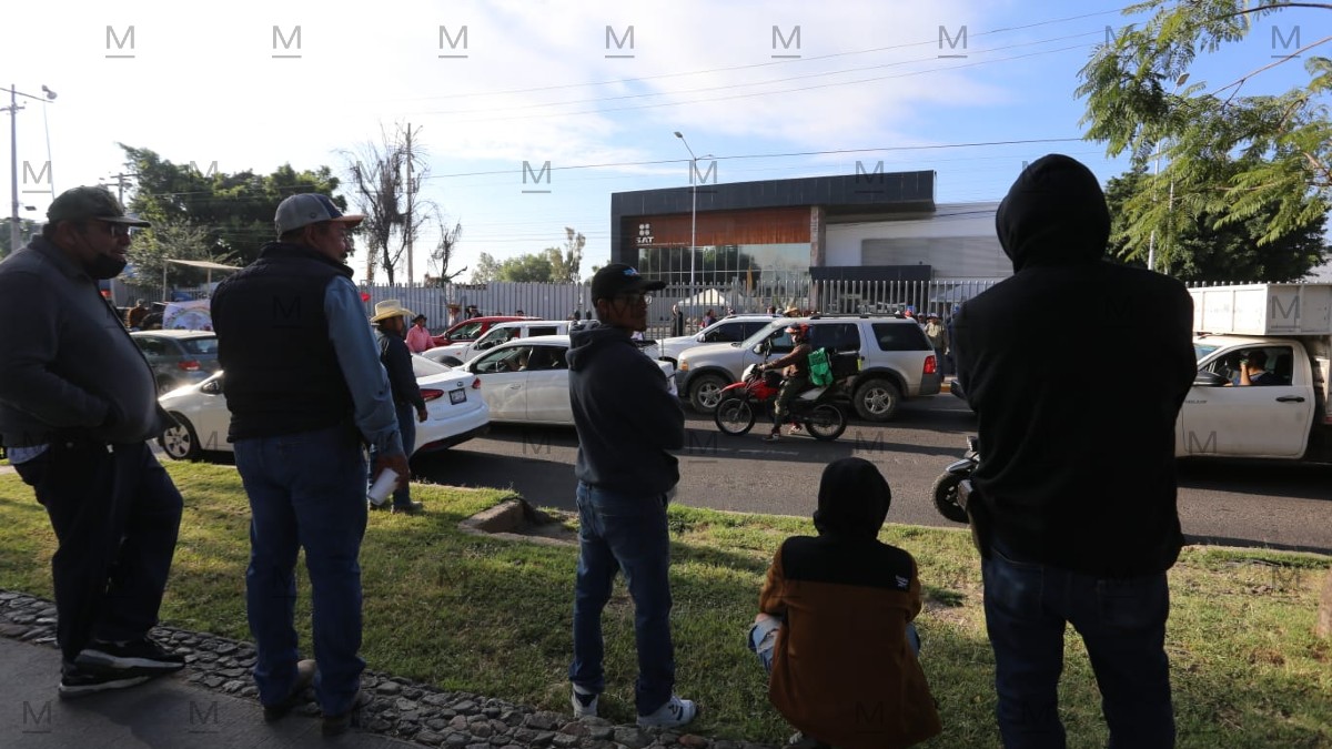 Manifestación de agricultores en SAT de León. | Dany Béjar.