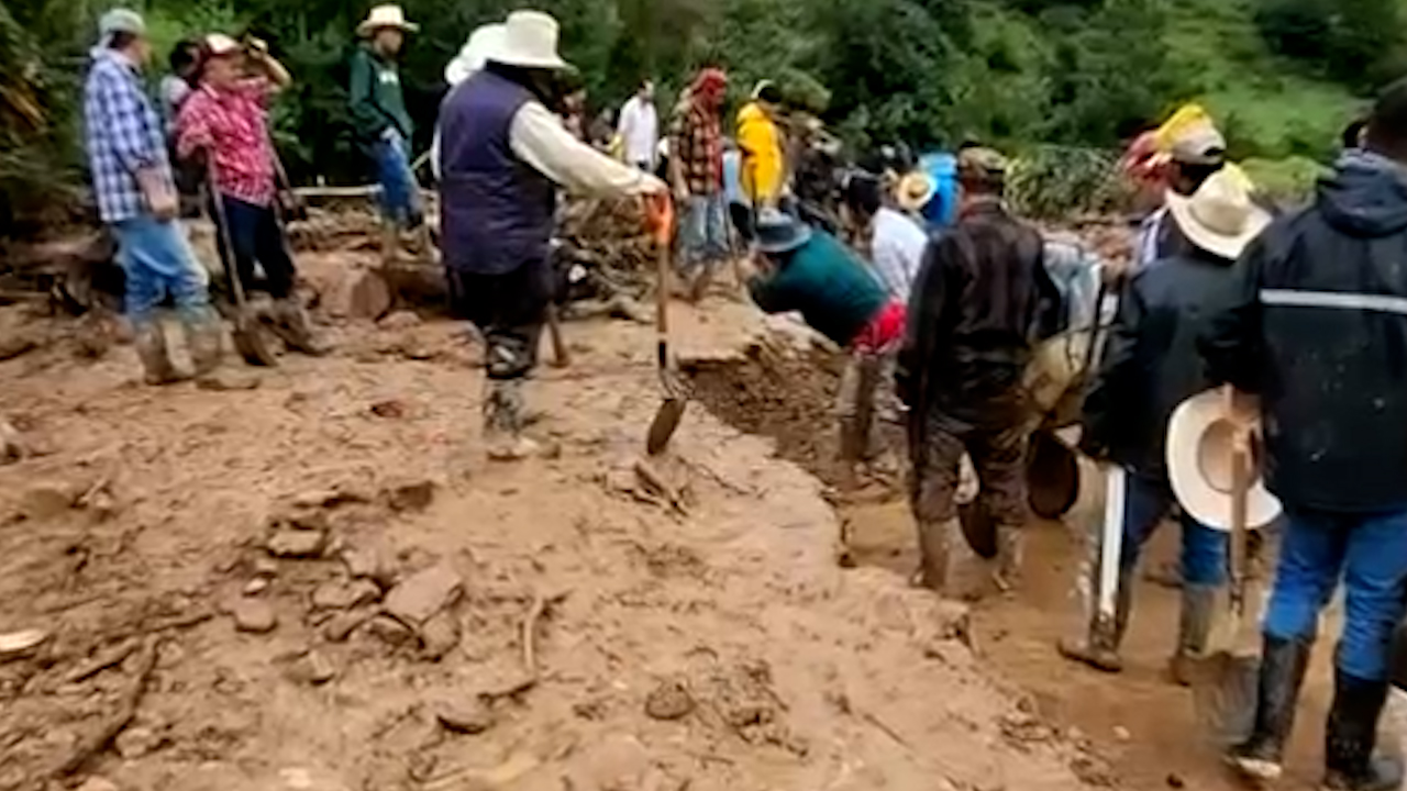 Pobladores de Soyatla en Hidalgo piden apoyo tras quedar incomunicados por lluvias