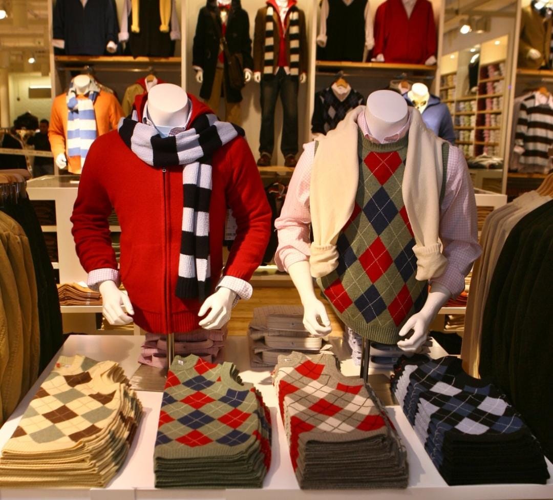 La ropa básica de Uniqlo, asequible y de buena calidad, ha tenido un gran éxito, especialmente entre los jóvenes  (Andrea Mohin/The New York Times)