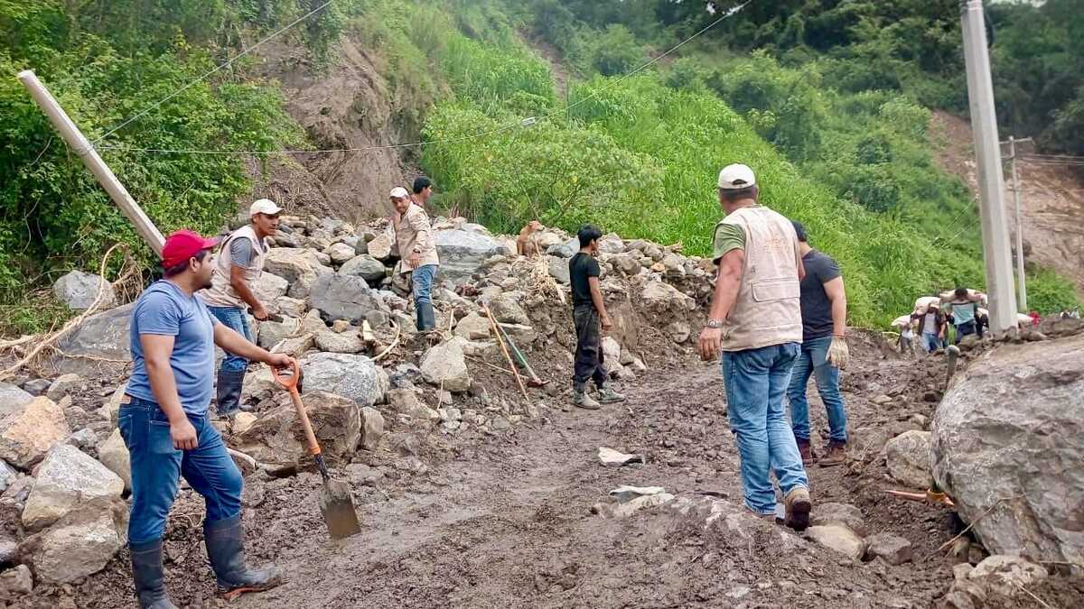Siguen trabajos en Hidalgo en comunidades incomunicadas. (Cortesía)